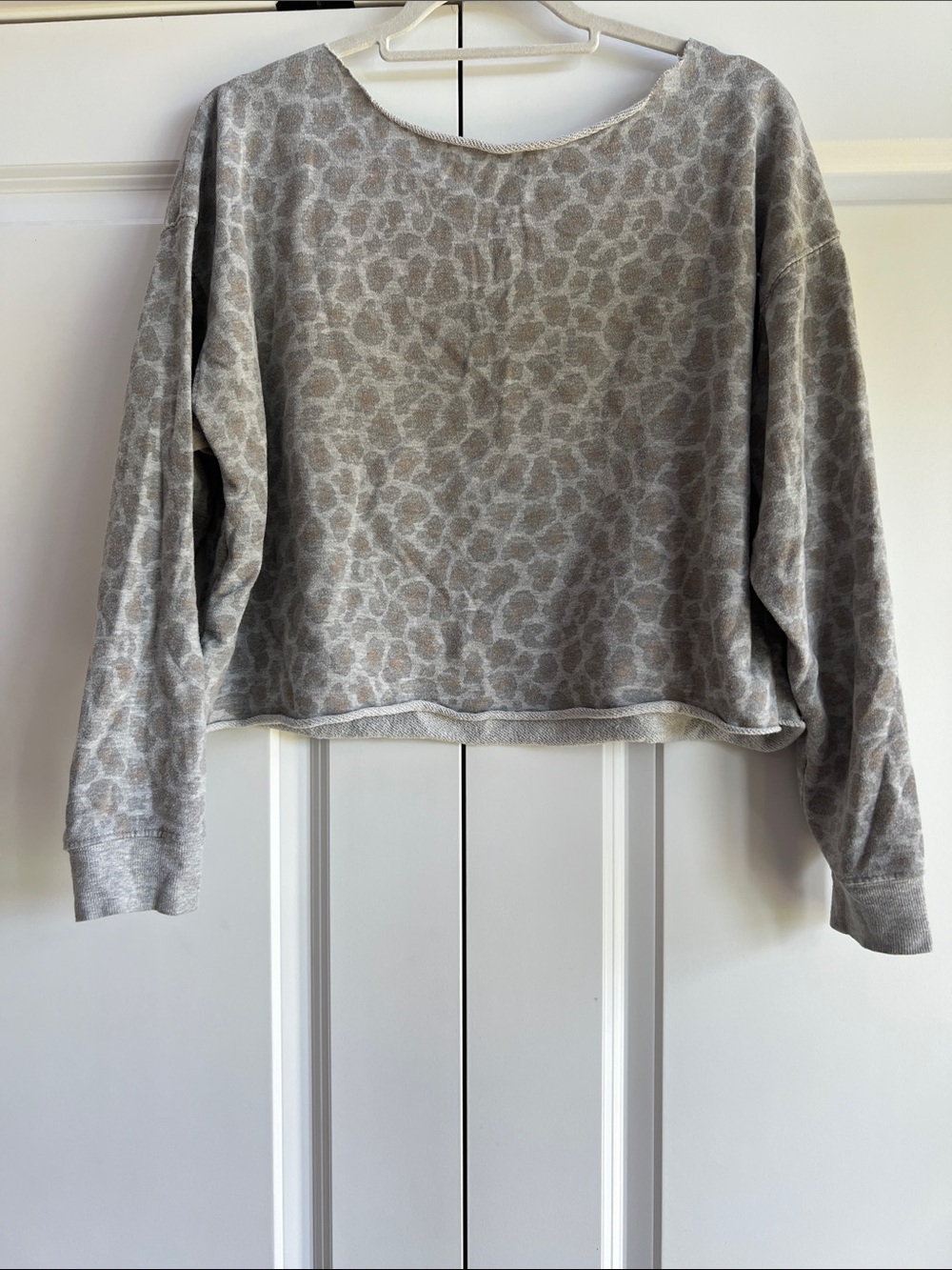 Colsie Gray Beige Leopard Print Cozy Loungewear Set - Picture 8 of 8